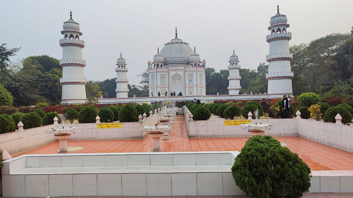 তাজমহল ঘুরে আসুন ১ দিনেই!