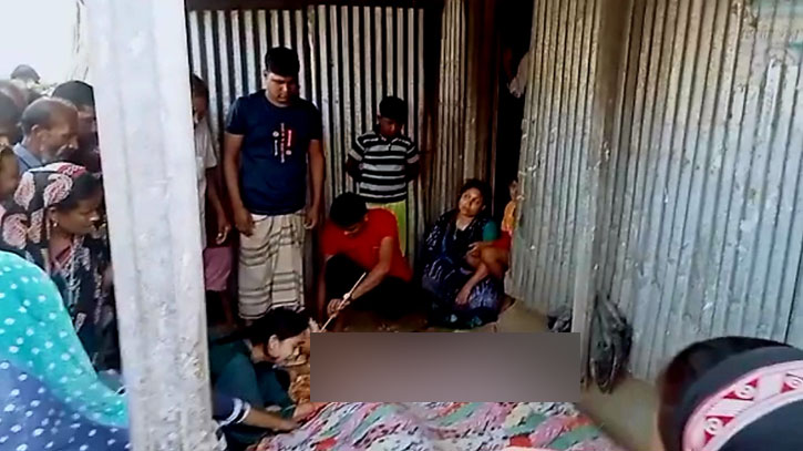টাঙ্গাইলে কাভার্ডভ্যান কেড়ে নিল ঘুমন্ত মা মেয়ের প্রাণ, বাবা আহত টাঙ্গাইলে কাভার্ডভ্যান কেড়ে নিল ঘুমন্ত মা মেয়ের প্রাণ, বাবা আহত