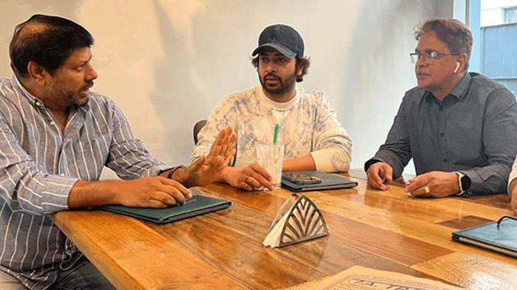 অভিযোগকারী প্রযোজকের সঙ্গে মিলে গেলেন শাকিব খান অভিযোগকারী প্রযোজকের সঙ্গে মিলে গেলেন শাকিব খান