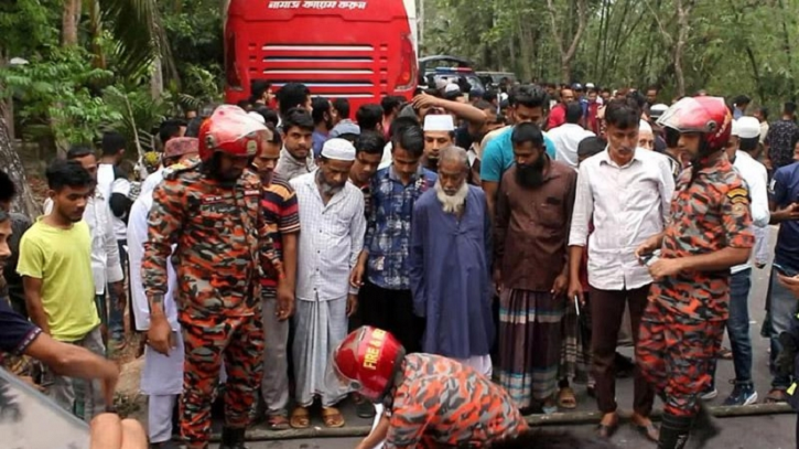 পিরোজপুরে বাসচাপায় নিহতের সংখ্যা বেড়ে ৫