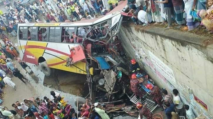 বাস দুর্ঘটনায় ২০ যাত্রী নিহতের ঘটনায় প্রতিবেদন জমা তদন্ত কমিটি’র