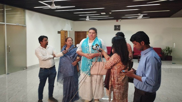 সিইসিকে স্মারকলিপি দিলেন হিজড়া প্রতিনিধি দল সিইসিকে স্মারকলিপি দিলেন হিজড়া প্রতিনিধি দল