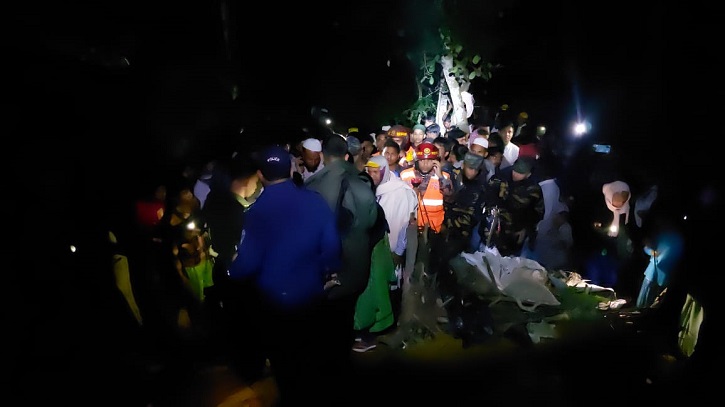 রামুতে পাহাড় ধ্বসে একই পরিবারের ৪ জনের মৃত্যু রামুতে পাহাড় ধ্বসে একই পরিবারের ৪ জনের মৃত্যু