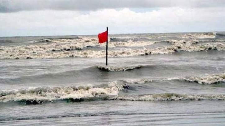 সাগরে ঘূর্ণিঝড় ‘মানদৌস’, বন্দরে বাড়লো হুঁশিয়ারি সংকেত সাগরে ঘূর্ণিঝড় ‘মানদৌস’, বন্দরে বাড়লো হুঁশিয়ারি সংকেত
