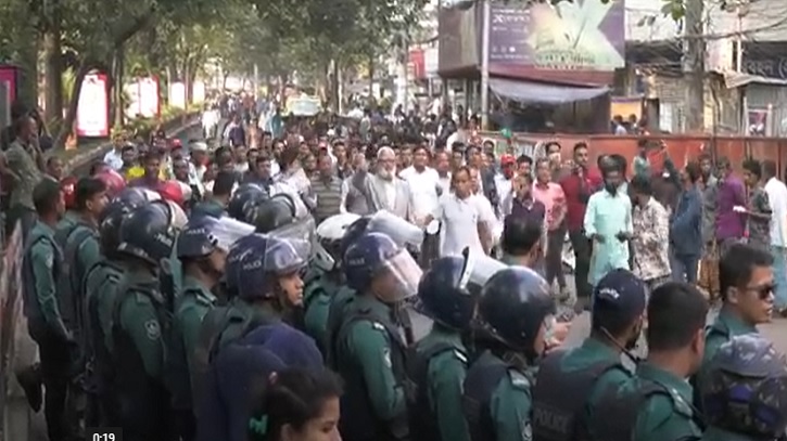চট্টগ্রামে পুলিশের সঙ্গে বিএনপির সংঘর্ষের ঘটনায় ৪ মামলা চট্টগ্রামে পুলিশের সঙ্গে বিএনপির সংঘর্ষের ঘটনায় ৪ মামলা