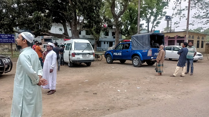 ট্রাকের ধাক্কায় নিহত ছেলে, পা ভেঙ্গে হাসপাতালে পিতা