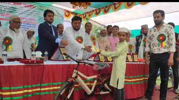 টানা ৪০ দিন জামাতে নামাজ পড়ে ১০০ কিশোর পেলো বাইসাইকেল টানা ৪০ দিন জামাতে নামাজ পড়ে ১০০ কিশোর পেলো বাইসাইকেল