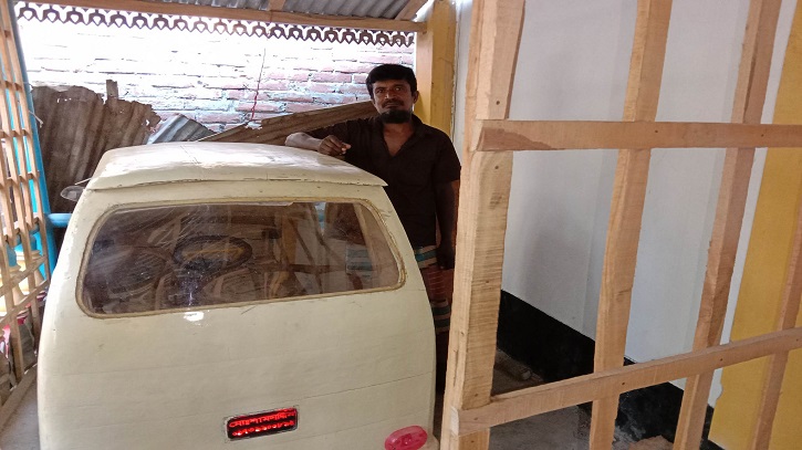 মান্দায় কাঠের মাইক্রো তৈরি মান্দায় কাঠের মাইক্রো তৈরি