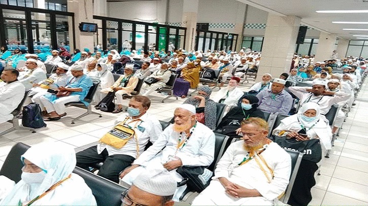 চট্টগ্রাম বিমানবন্দর থেকে প্রথম ফ্লাইটে মদিনায় গেলেন ৪১৯ হজযাত্রী চট্টগ্রাম বিমানবন্দর থেকে প্রথম ফ্লাইটে মদিনায় গেলেন ৪১৯ হজযাত্রী