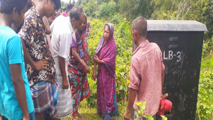 ট্রেনে কাটা পড়ে মায়ের মৃত্যু, কোল থেকে ছিটকে প্রাণে বাঁচল সন্তান ট্রেনে কাটা পড়ে মায়ের মৃত্যু, কোল থেকে ছিটকে প্রাণে বাঁচল সন্তান