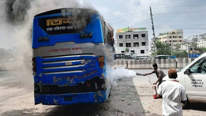 মাতুয়াইলে তিশা পরিবহনের বাসে আগুন