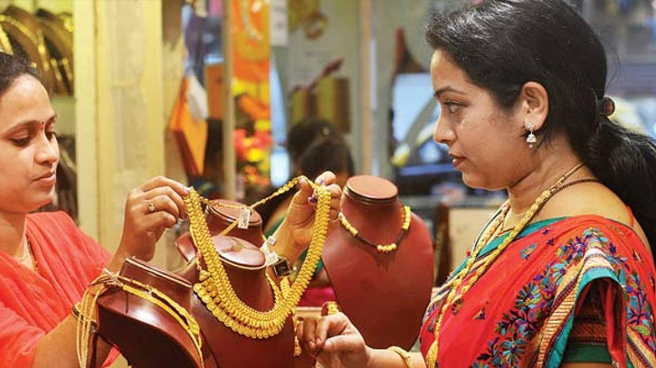 সোনার দাম কমে নামলো লাখের নিচে, রাত পোহালে কার্যকর