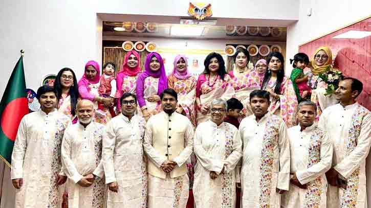 ইতালির রোমে বর্ণিলভাবে বাংলা নববর্ষ উদযাপন ইতালির রোমে বর্ণিলভাবে বাংলা নববর্ষ উদযাপন