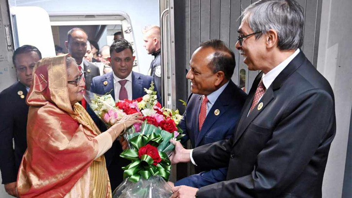 জাতিসংঘের অধিবেশনে যোগ দিতে নিউ ইয়র্ক পৌঁছেছেন প্রধানমন্ত্রী জাতিসংঘের অধিবেশনে যোগ দিতে নিউ ইয়র্ক পৌঁছেছেন প্রধানমন্ত্রী