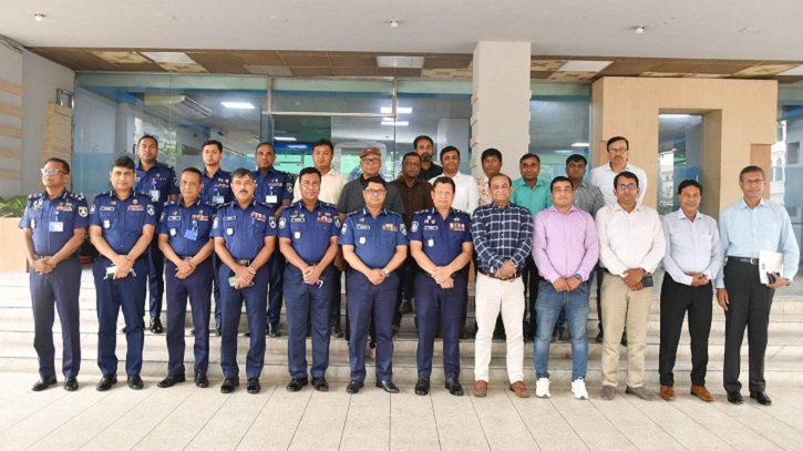 আইজিপির সঙ্গে ক্র্যাব নেতাদের সৌজন্য সাক্ষাৎ আইজিপির সঙ্গে ক্র্যাব নেতাদের সৌজন্য সাক্ষাৎ