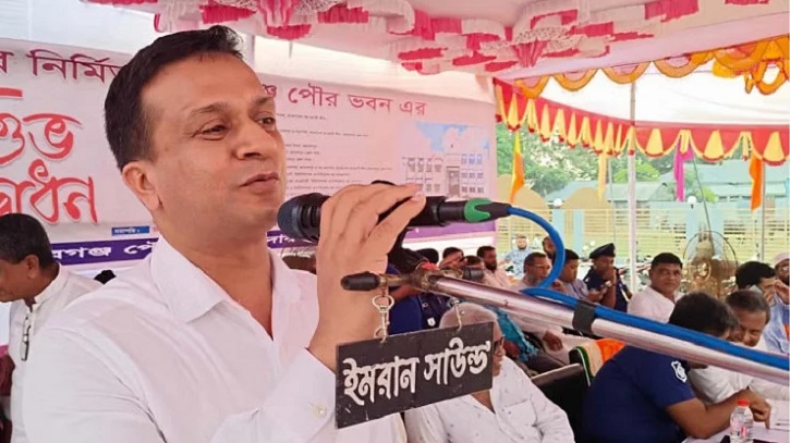 ভোট চাওয়া সেই ডিসির বিরুদ্ধে ইসির চিঠি ভোট চাওয়া সেই ডিসির বিরুদ্ধে ইসির চিঠি