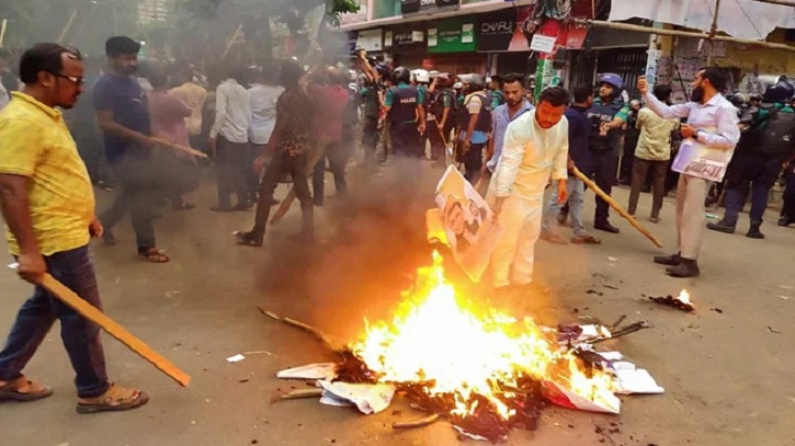 চট্টগ্রামে আ. লীগের ক্যাম্পে হামলার পর বিএনপি অফিসে পাল্টা হামলা চট্টগ্রামে আ. লীগের ক্যাম্পে হামলার পর বিএনপি অফিসে পাল্টা হামলা