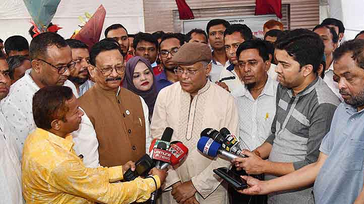 বিএনপির হুমকি-ধমকিতে হনুমানও ভেংচি কাটে: তথ্যমন্ত্রী বিএনপির হুমকি-ধমকিতে হনুমানও ভেংচি কাটে: তথ্যমন্ত্রী