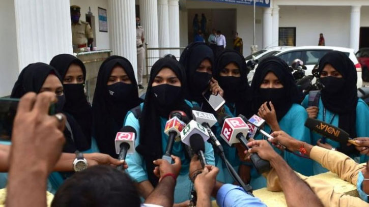 কর্ণাটকে হিজাব পড়া নিয়ে নতুন সিদ্ধান্ত জানাবে কংগ্রেস সরকার কর্ণাটকে হিজাব পড়া নিয়ে নতুন সিদ্ধান্ত জানাবে কংগ্রেস সরকার