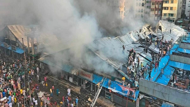 মোহাম্মদপুর কৃষি মার্কেটে আগুন, জানা গেলো সূত্রপাত মোহাম্মদপুর কৃষি মার্কেটে আগুন, জানা গেলো সূত্রপাত