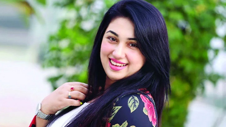 ছোট শাকিব সঙ্গে থাকে তাই বড় শাকিবকে মিস করি না: অপু বিশ্বাস 