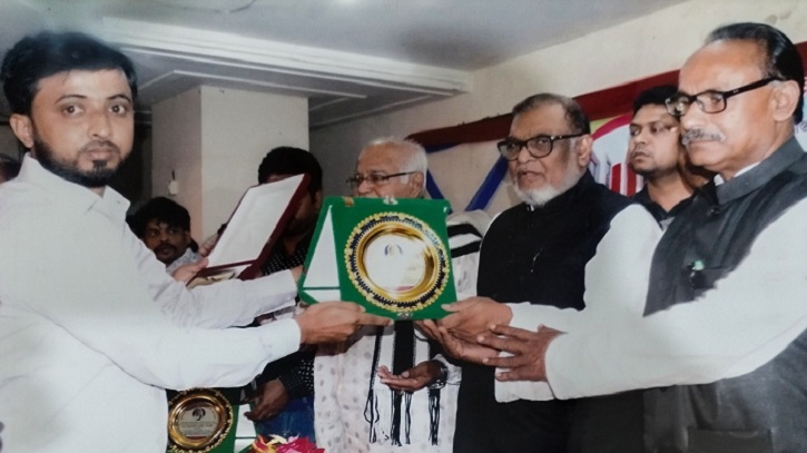 তাঁত শিল্পকে সারাদেশে ছড়িয়ে দিতে এক তরুণ উদ্যোক্তার পথচলা তাঁত শিল্পকে সারাদেশে ছড়িয়ে দিতে এক তরুণ উদ্যোক্তার পথচলা