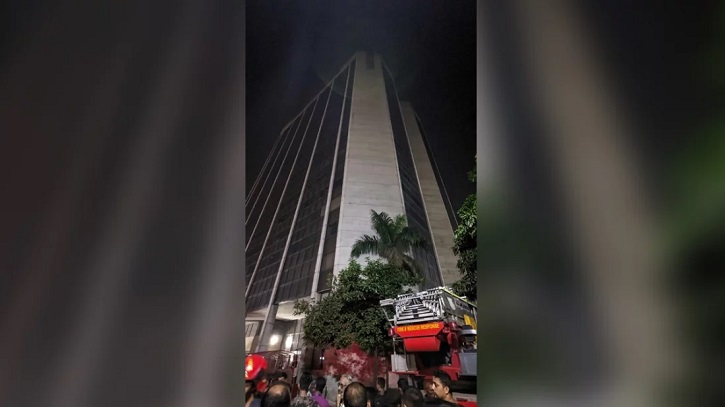 রাজধানীর সেনা কল্যাণ ভবনে আগুন রাজধানীর সেনা কল্যাণ ভবনে আগুন
