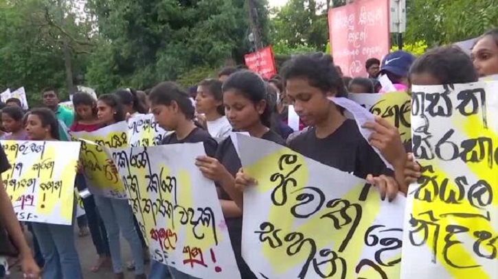 শ্রীলঙ্কায় জমকালো স্বাধীনতা দিবস আয়োজন: ক্ষুব্ধ সাধারণ মানুষ শ্রীলঙ্কায় জমকালো স্বাধীনতা দিবস আয়োজন: ক্ষুব্ধ সাধারণ মানুষ