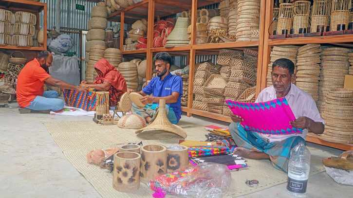 টাঙ্গাইলের বাঁশ-বেতের তৈরি হস্তশিল্প রফতানি হচ্ছে বিদেশেও