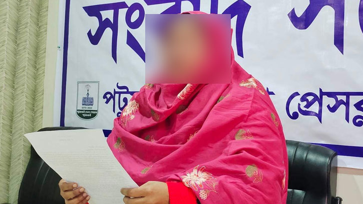 স্ত্রীকে পতিতা পল্লীতে বিক্রি, সিনেমাকেও হার মানায় কাহিনী! স্ত্রীকে পতিতা পল্লীতে বিক্রি, সিনেমাকেও হার মানায় কাহিনী!