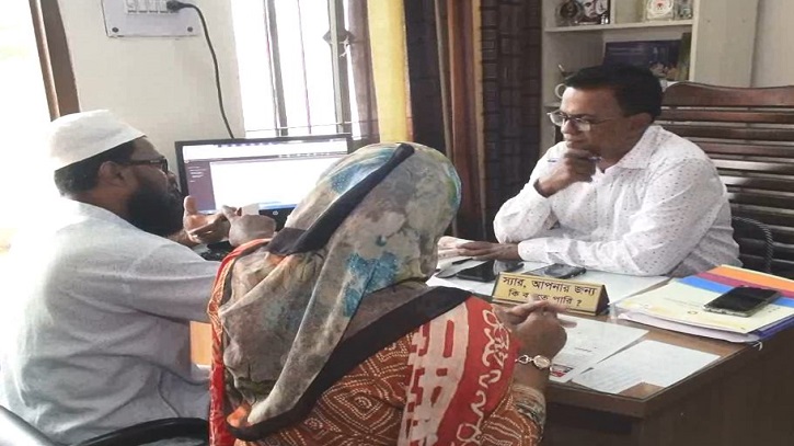 সেবা গৃহীতাদের স্যার সম্মোধন করেন সরকারী কর্মকর্তা সেবা গৃহীতাদের স্যার সম্মোধন করেন সরকারী কর্মকর্তা
