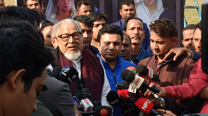 মিডিয়াকর্মীদের উপস্থিতি ছিল চোখেপড়ার মতো।