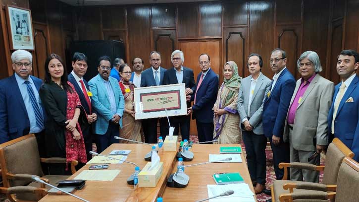 দেশে ২০২৫ সালের পর ডলার সংকট থাকবে না: কেন্দ্রীয় ব্যাংকের গভর্নর দেশে ২০২৫ সালের পর ডলার সংকট থাকবে না: কেন্দ্রীয় ব্যাংকের গভর্নর