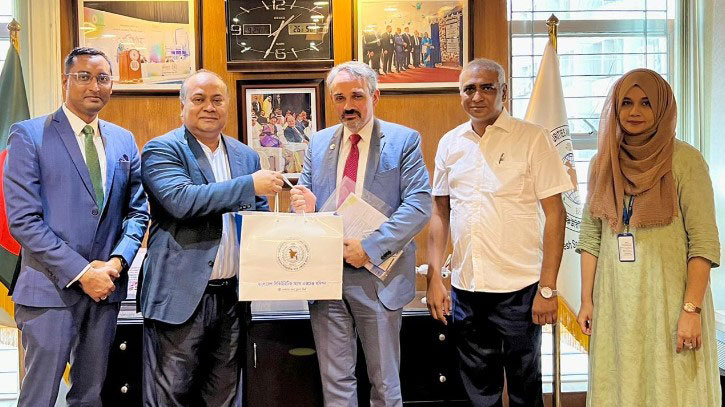 যুক্তরাষ্ট্রের কমার্শিয়াল কাউন্সিলরের সঙ্গে বিএসইসির বৈঠক যুক্তরাষ্ট্রের কমার্শিয়াল কাউন্সিলরের সঙ্গে বিএসইসির বৈঠক