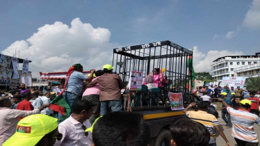 বিএনপির রোডমার্চের বহরে ‘কারাবন্দী খালেদা জিয়া’!