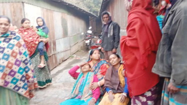 মা-বাবা ও মেয়েকে গলাকেটে হত্যা