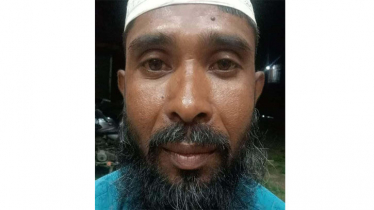 চলন্ত মোটরসাইকেলের উপর গাছের ডাল পড়ে চালক নিহত