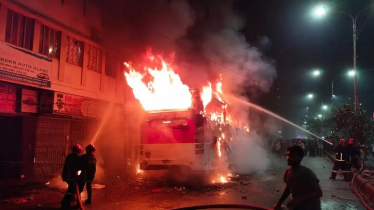 যাত্রাবাড়ীতে একুশে পরিবহনের ৩টি বাসে আগুন