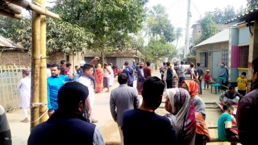 অনুষ্ঠান পন্ড করে বিয়ের খাবার দিলেন এতিমদের