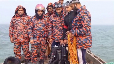 মেঘনায় ট্রলারডুবি, নিখোঁজ বাবা-ছেলে  