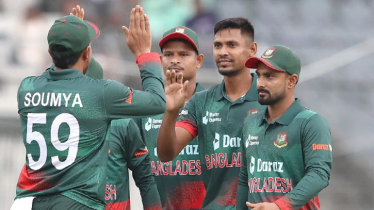 বৃষ্টির পর মুস্তাফিজের জোড়া আঘাত আর সোহানের উড়ন্ত ক্যাচ