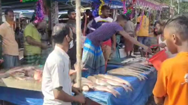 জয়পুরহাটে বসেছে ঐতিহ্যবাহী মাছের মেলা
