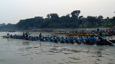 মাগুরার মধুমতী নদীতে ঐতিহ্যবাহী নৌকাবাইচ প্রতিযোগিতা