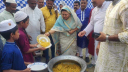 প্রধানমন্ত্রীর জন্মদিন উপলক্ষ্যে এতিমদের খাবার দিলেন মমতাজ
