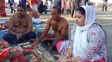 গঙ্গাস্নানের মধ্য দিয়ে কুয়াকাটায় শেষ হলো রাস উৎসবের আনুষ্ঠানিকতা