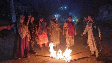 অবরোধের সমর্থনে খাগড়াছড়িতে মহিলা দলের মশাল মিছিল