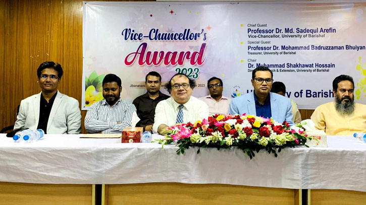ভাইস-চ্যান্সেলর অ্যাওয়ার্ড পেলেন বরিশাল বিশ্ববিদ্যালয়ের ১৭ শিক্ষক