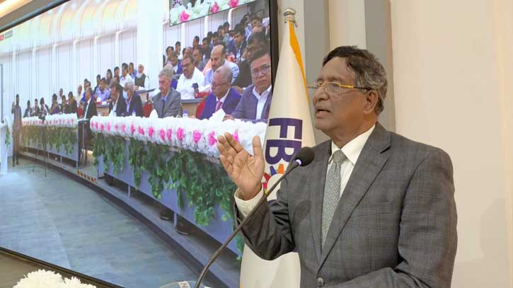 গাড়িতে যারা আগুন দেয় তারা ধর্মান্ধ জঙ্গি: কৃষিমন্ত্রী গাড়িতে যারা আগুন দেয় তারা ধর্মান্ধ জঙ্গি: কৃষিমন্ত্রী