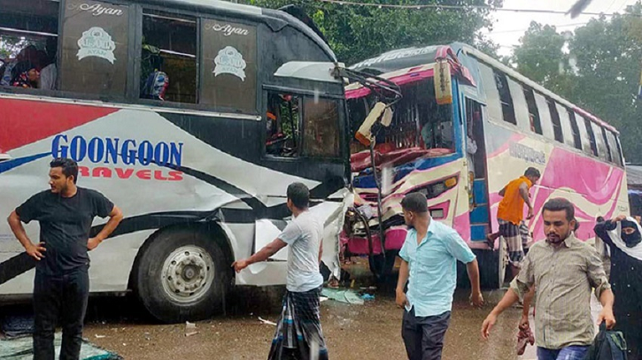 বরিশালে দুই যাত্রীবাহী বাসের সংঘর্ষ: ১ নারী নিহত, আহত ১০ বরিশালে দুই যাত্রীবাহী বাসের সংঘর্ষ: ১ নারী নিহত, আহত ১০