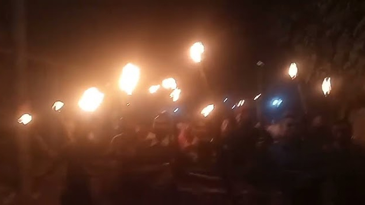 অবরোধের আগেরদিন সন্ধ্যায় রাজধানীতে বিএনপির মিছিল অবরোধের আগেরদিন সন্ধ্যায় রাজধানীতে বিএনপির মিছিল